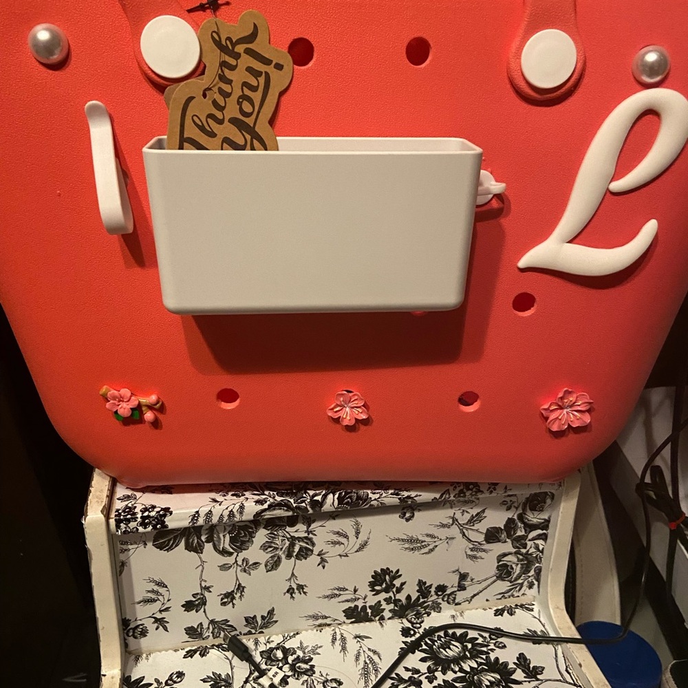 Brand new beach bag already decorated large size coral in color - Picture 2 of 4